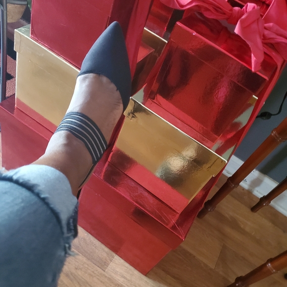 Shoes - Picture 4 of 4